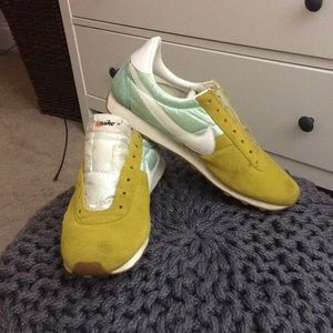 Vintage Nike trainers